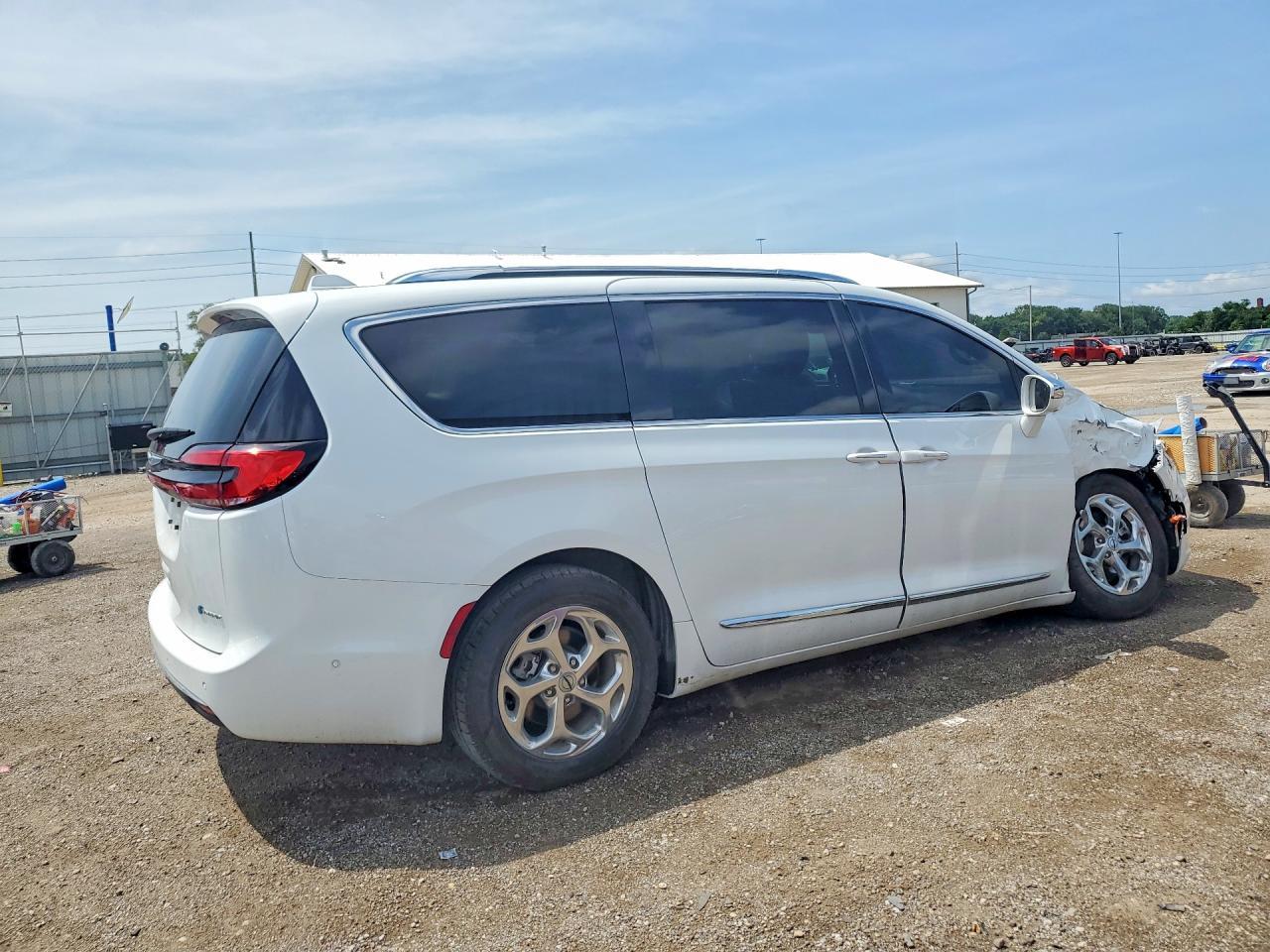 2021 Chrysler Pacifica Hybrid Limited - Фото 3