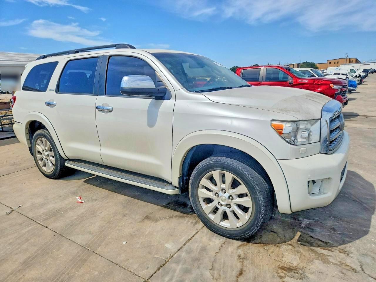 2016 Toyota Sequoia Platinum - Image 4