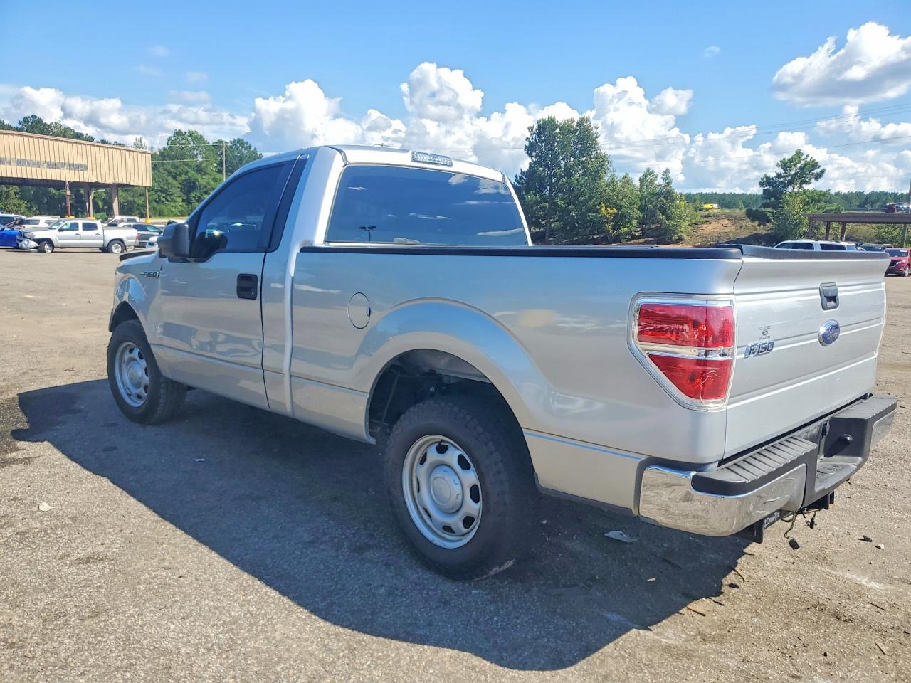 2010 Ford F150 - Фото 2