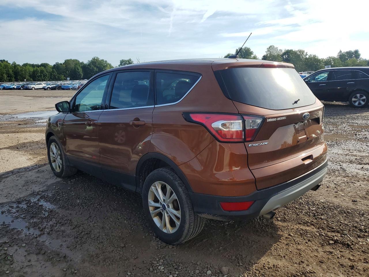 2017 Ford Escape Se - Фото 2
