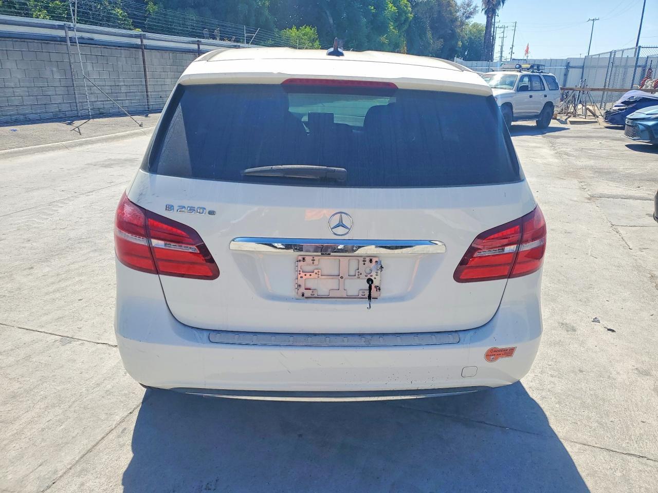 2016 Mercedes-Benz B 250E - Фото 6