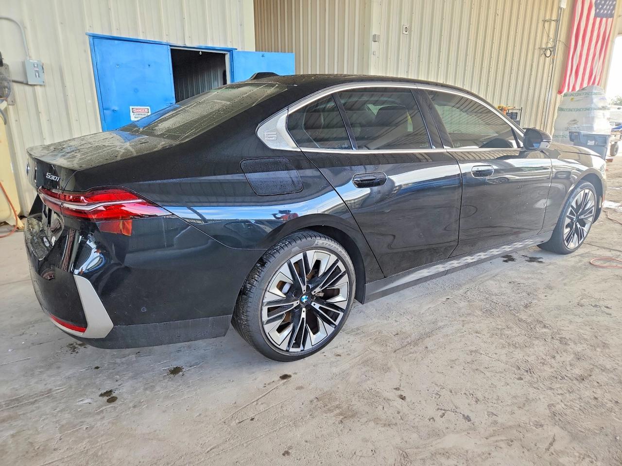 2025 BMW 530 I - Фото 3