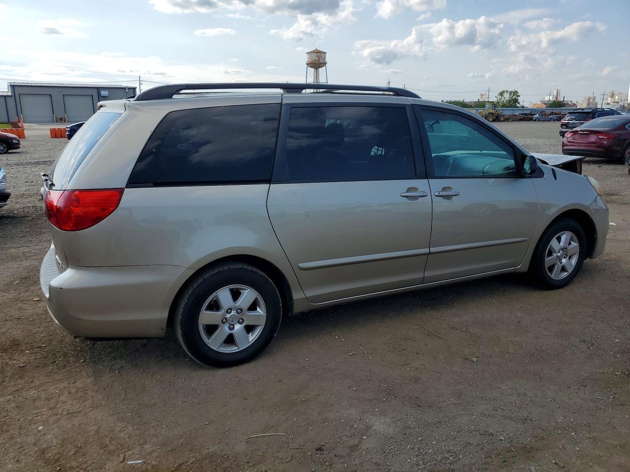 2009 Toyota Sienna Le 7-Passenger - Image 3