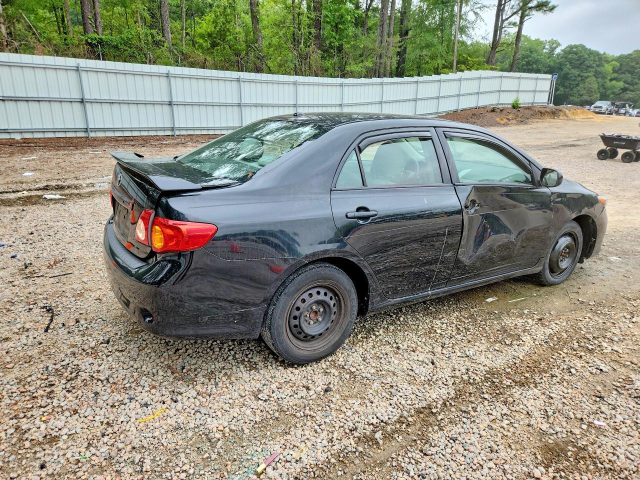 2010 Toyota Corolla Le - Фото 3