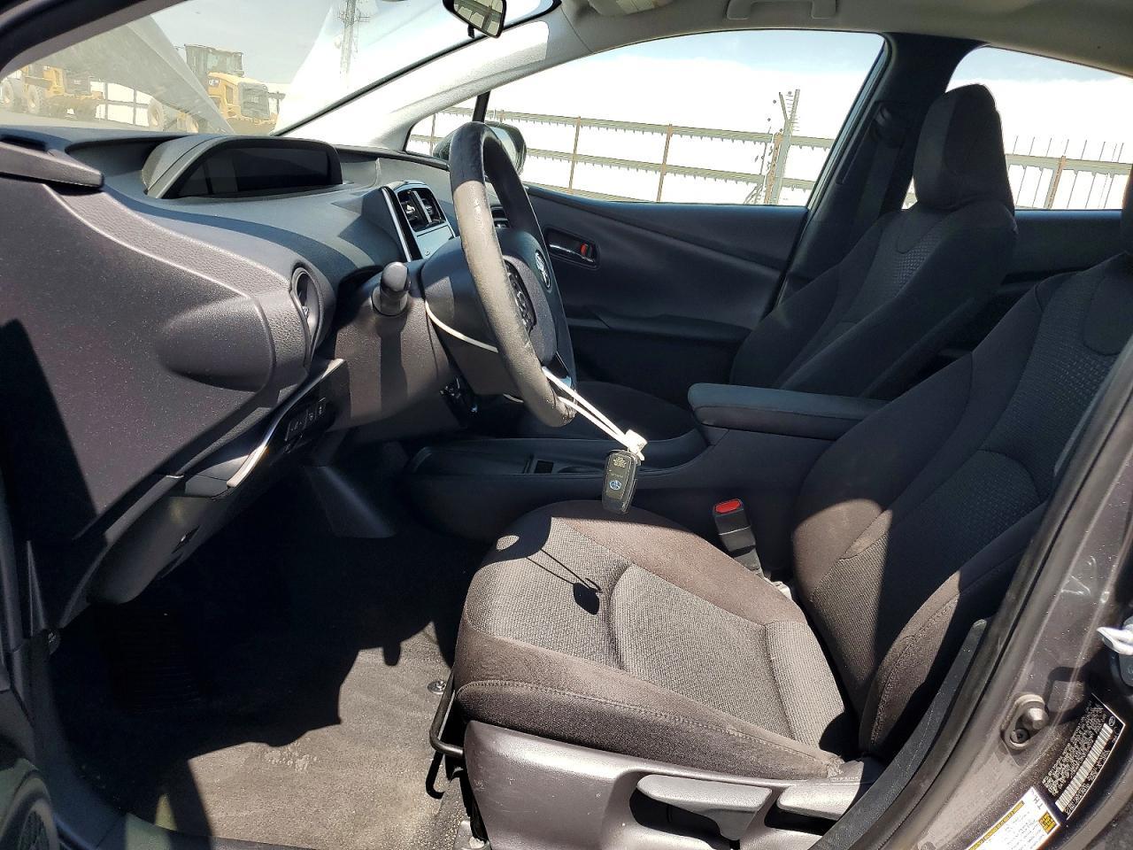 2022 Toyota Prius Le - Image 7