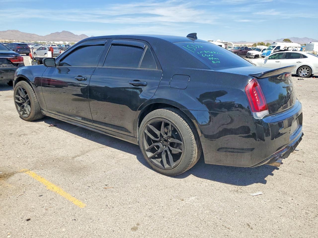 2021 Chrysler 300 Touring - Фото 2
