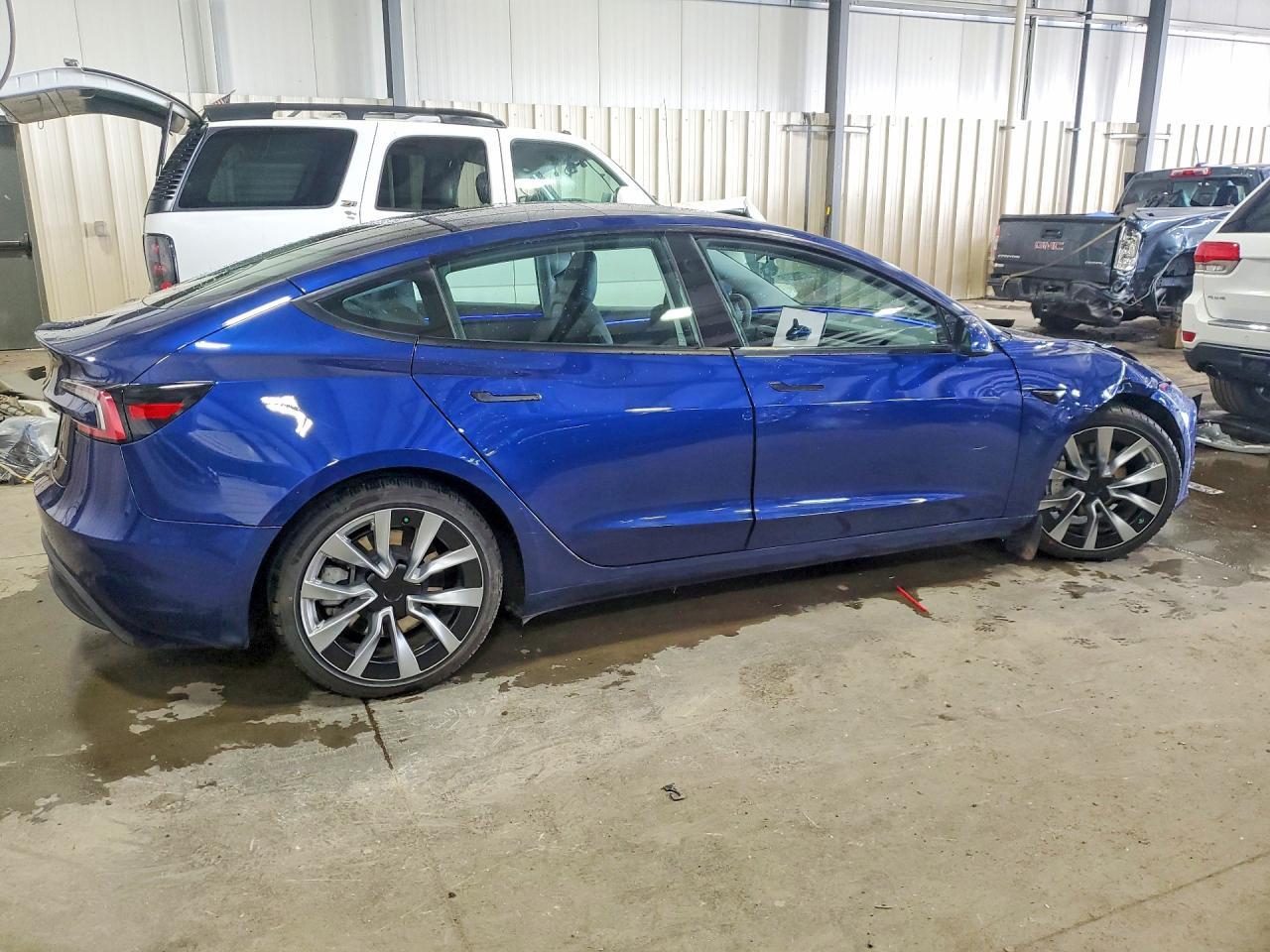 2024 Tesla Model 3 - Фото 3