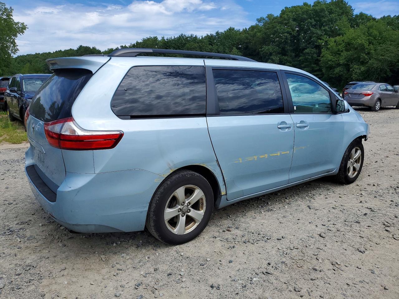 2015 Toyota Sienna Le - Image 3
