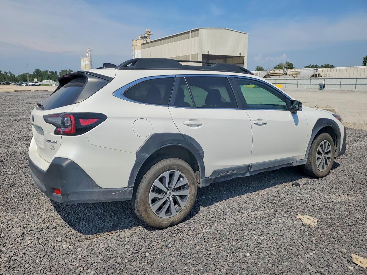2024 Subaru Outback Premium - Image 3