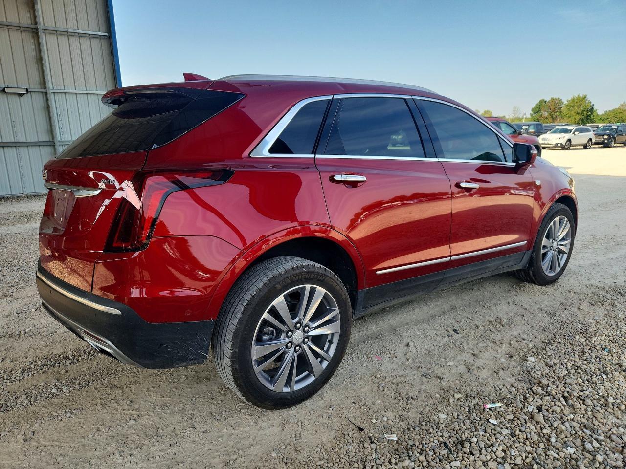 2024 Cadillac Xt5 Platinum Premium Luxury - Image 3