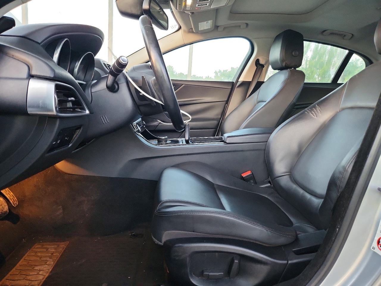 2018 Jaguar Xe Premium - Image 7