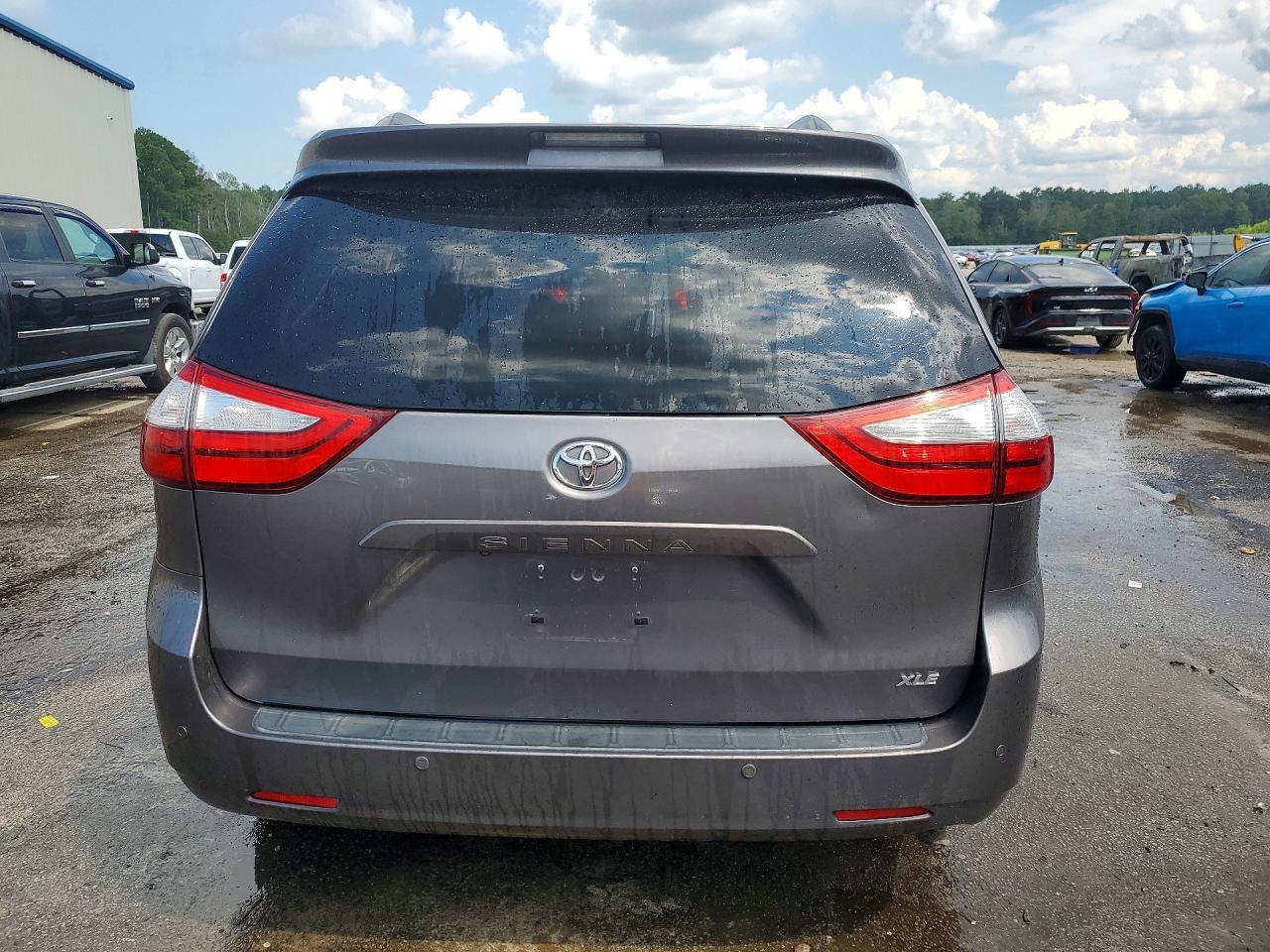 2015 Toyota Sienna Xle 8-Passenger - Фото 6