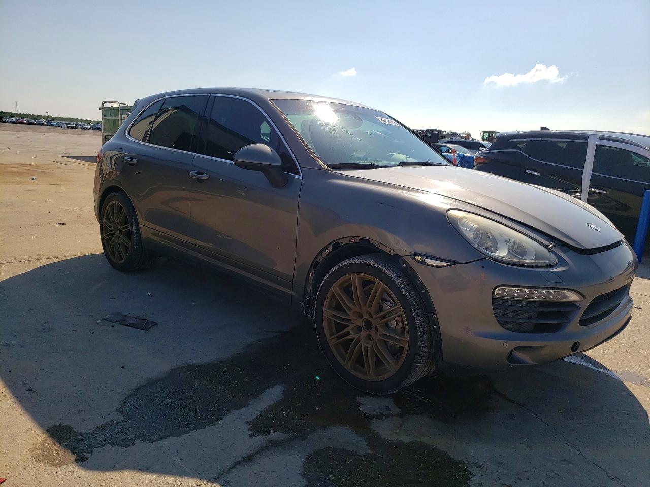 2012 Porsche Cayenne S - Image 4