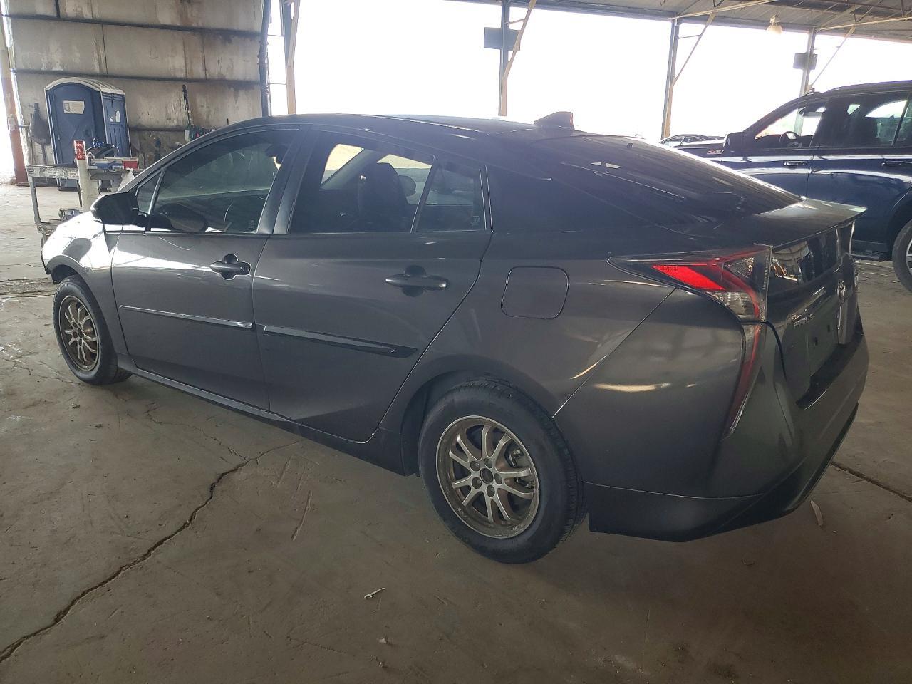 2016 Toyota Prius Three - Фото 2