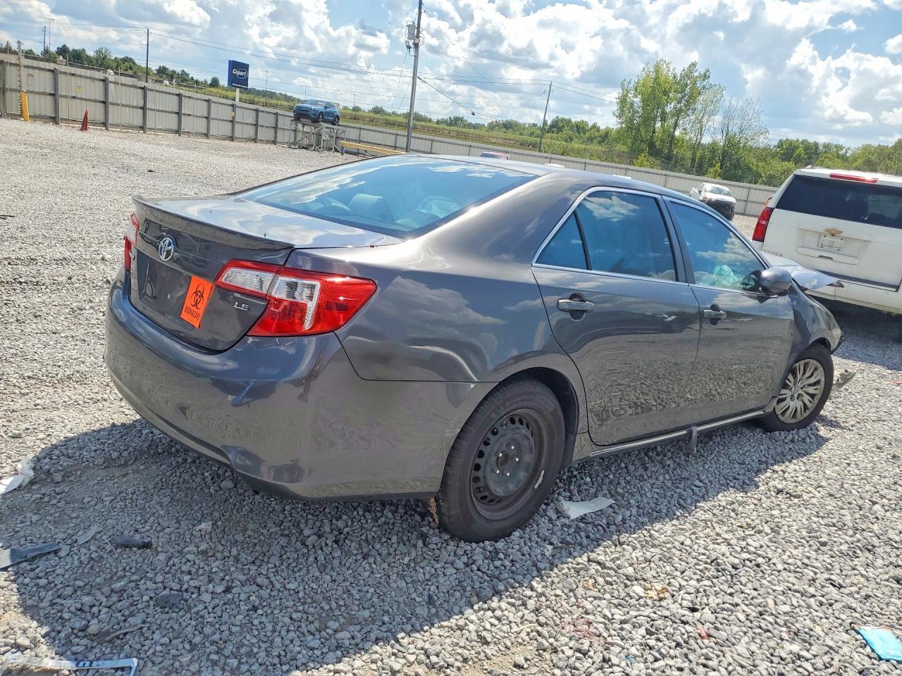 2012 Toyota Camry Le - Фото 3