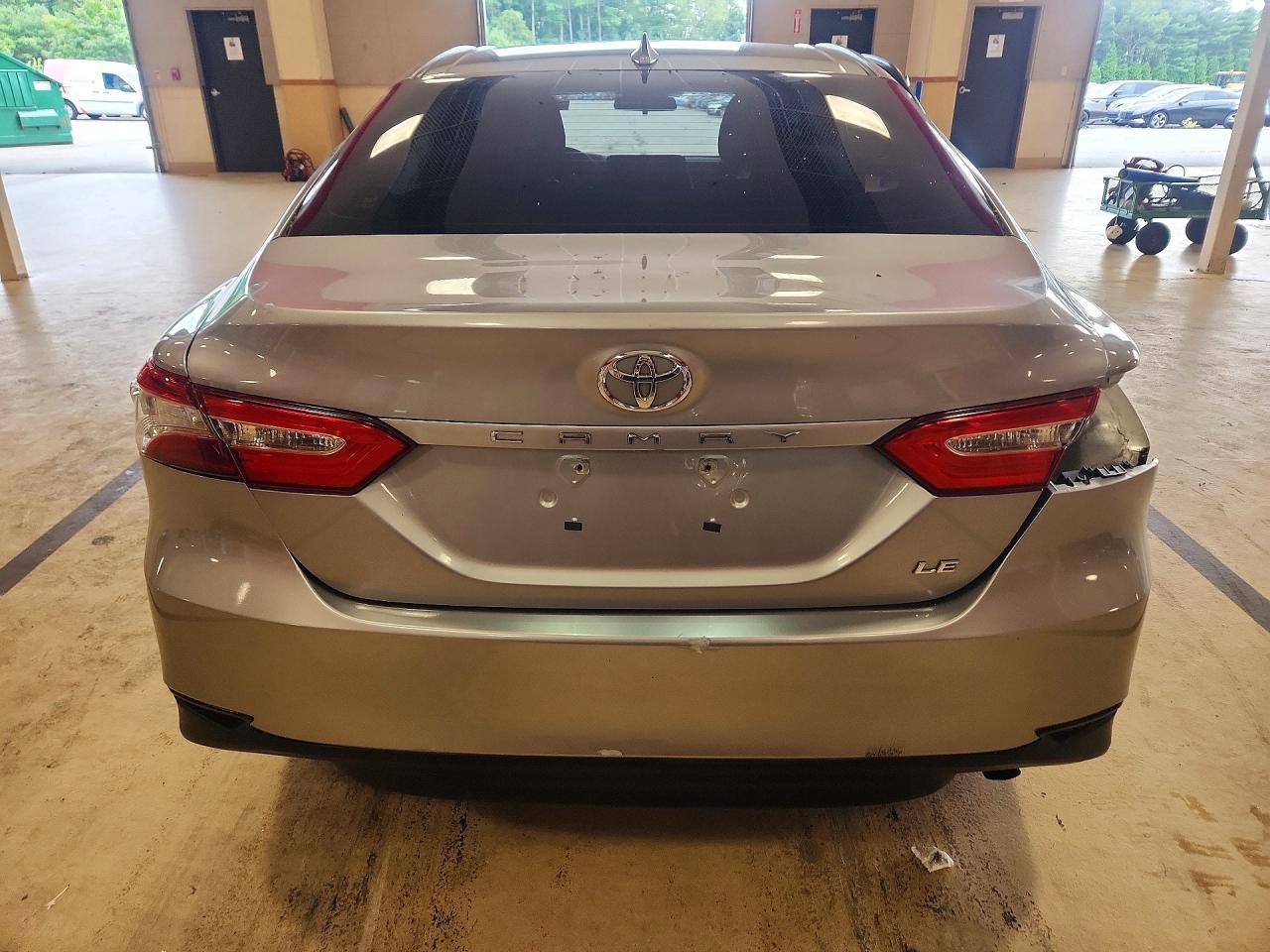 2019 Toyota Camry Le - Фото 6