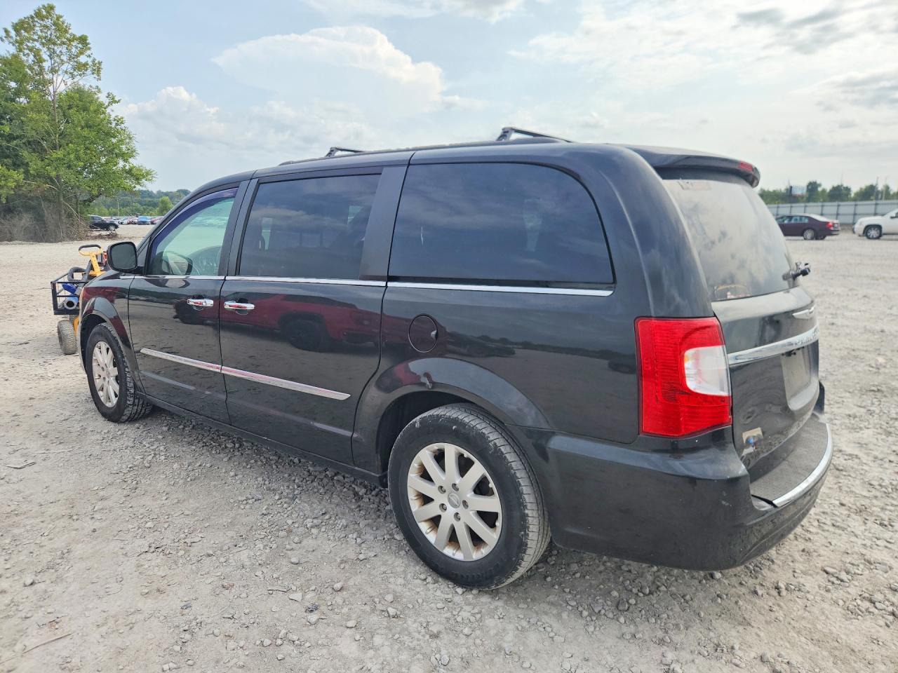 2014 Chrysler Town & Country Touring - Фото 2