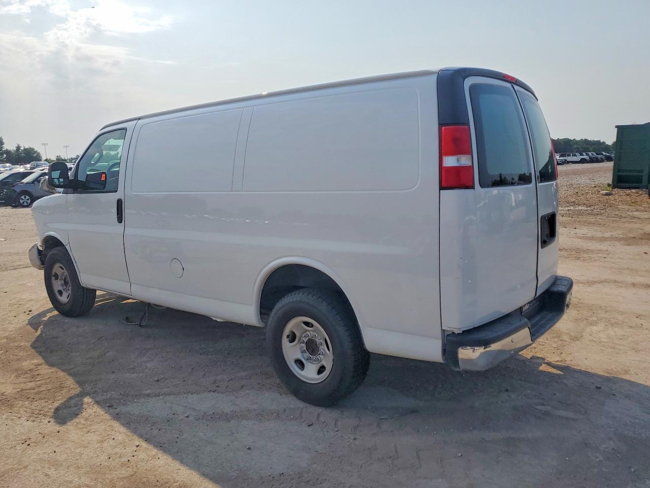 2020 Chevrolet Express G2500 - Фото 2