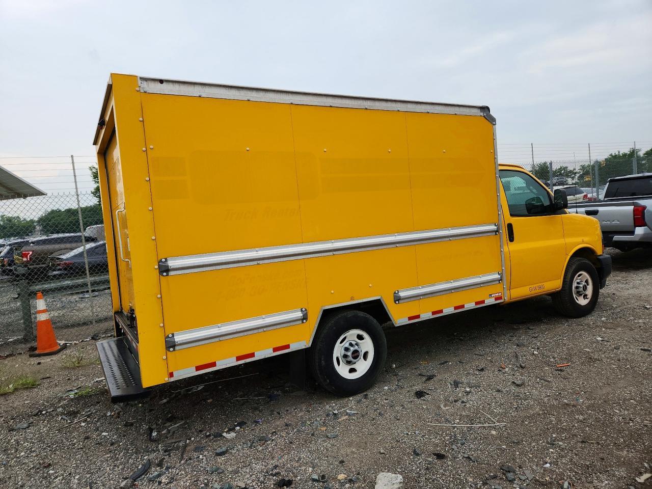 2020 GMC Savana Box Truck - Фото 3