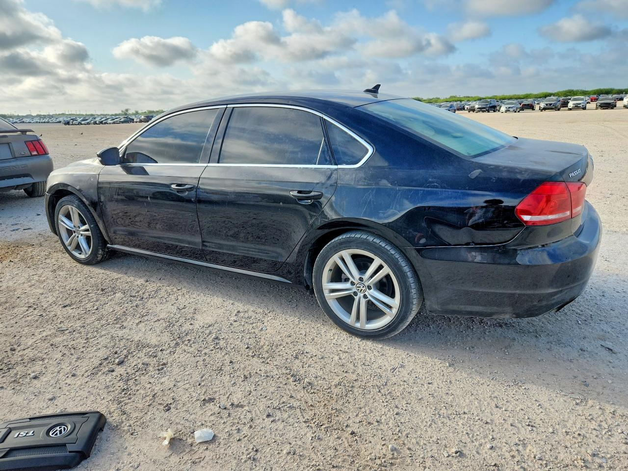 2014 Volkswagen Passat Se - Image 2
