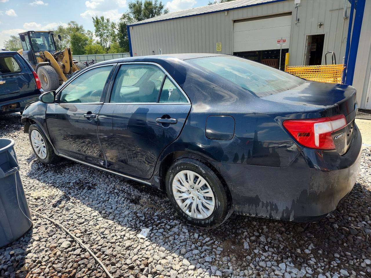 2014 Toyota Camry Le - Фото 2