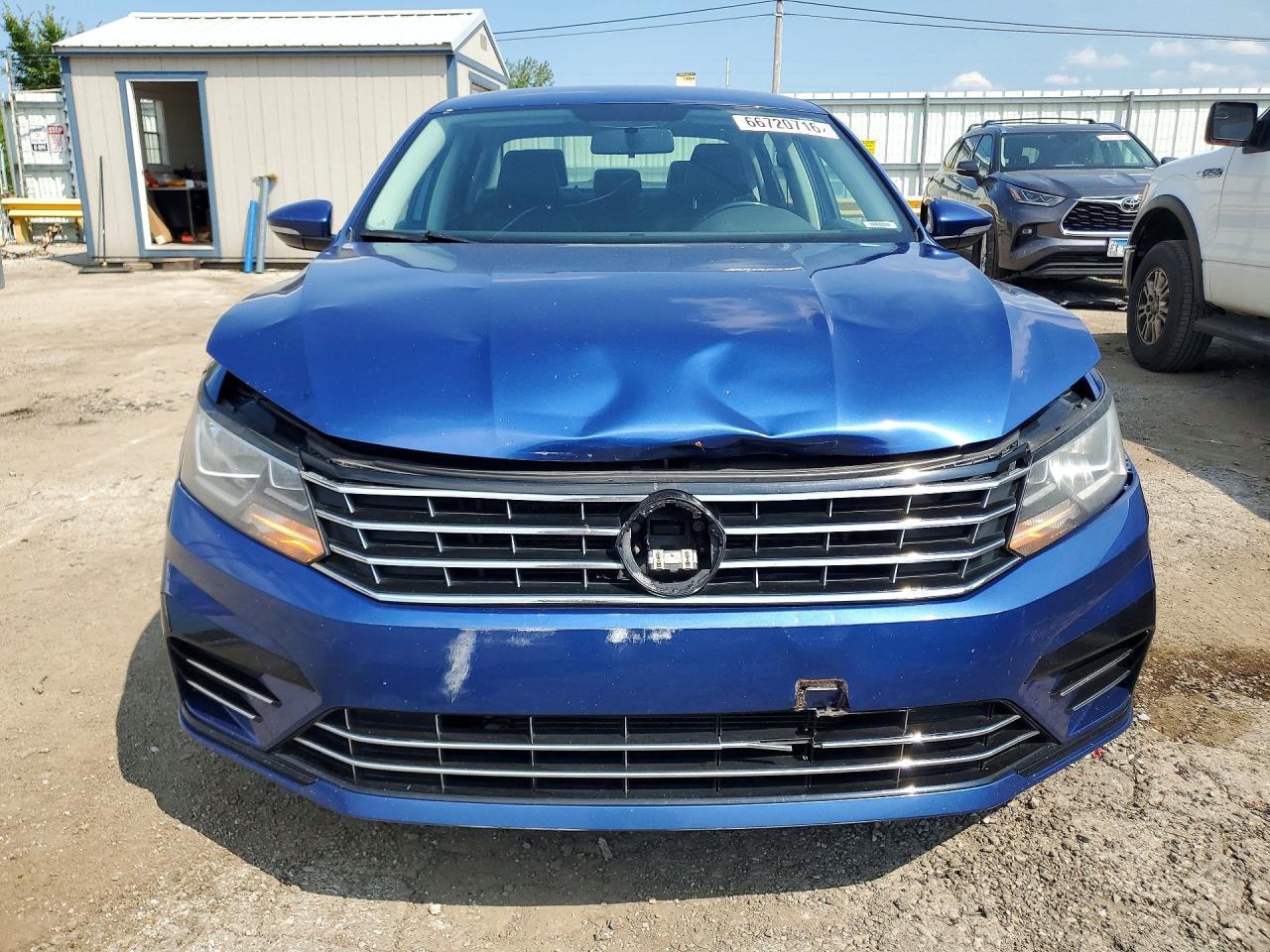 2017 Volkswagen Passat R-Line - Фото 5