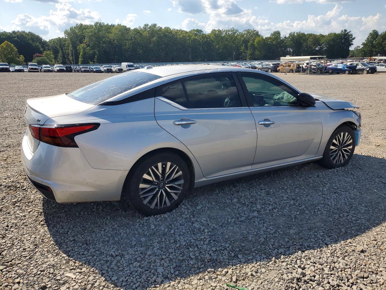 2024 Nissan Altima Sv - Image 3