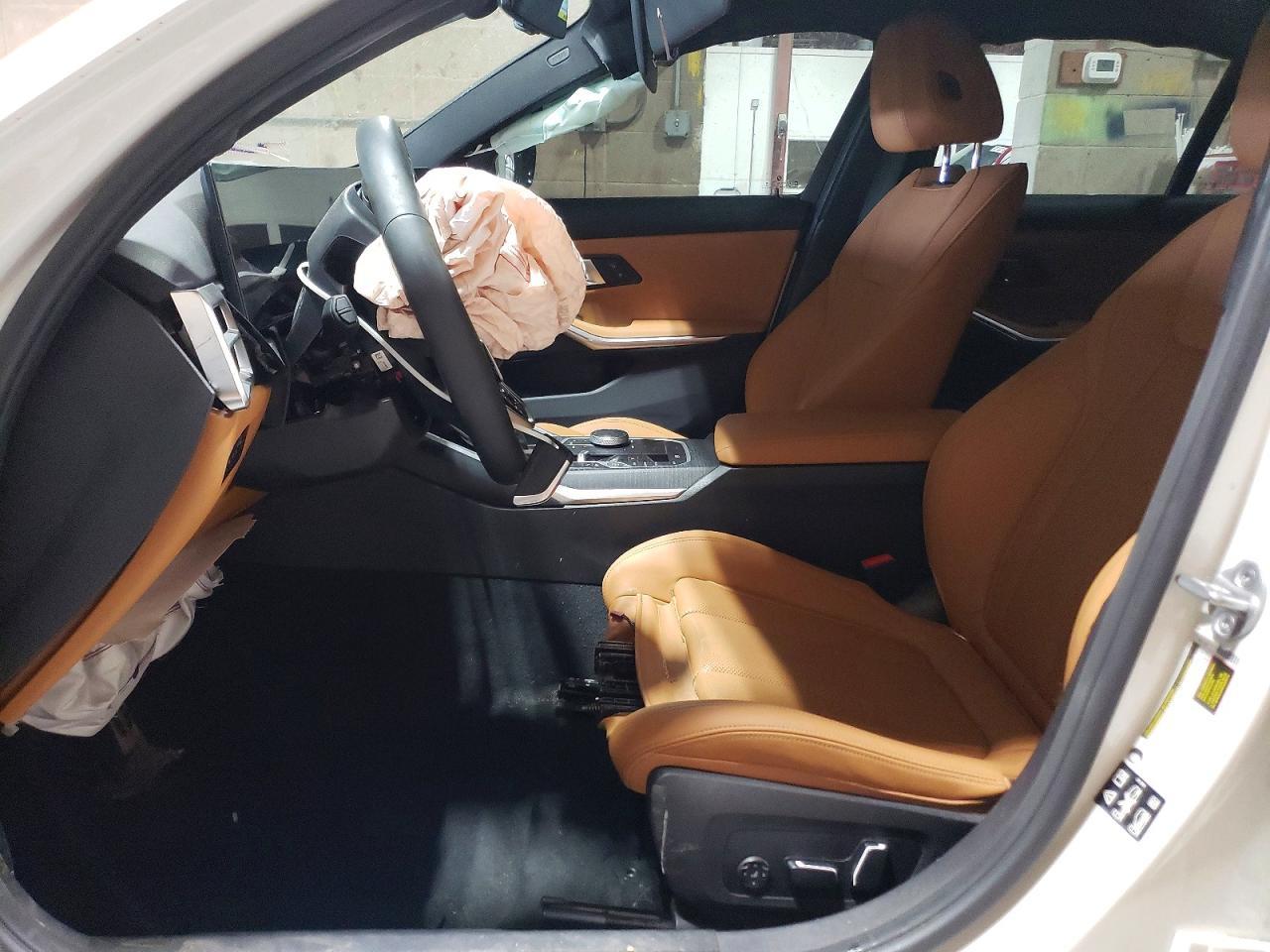 2025 BMW 330Xi - Фото 7