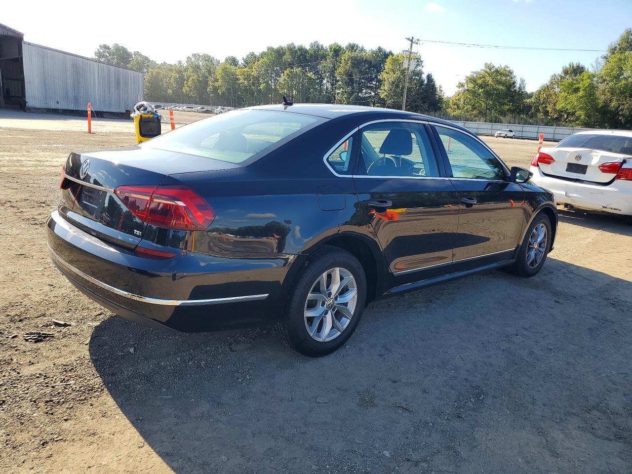 2017 Volkswagen Passat S - Фото 3