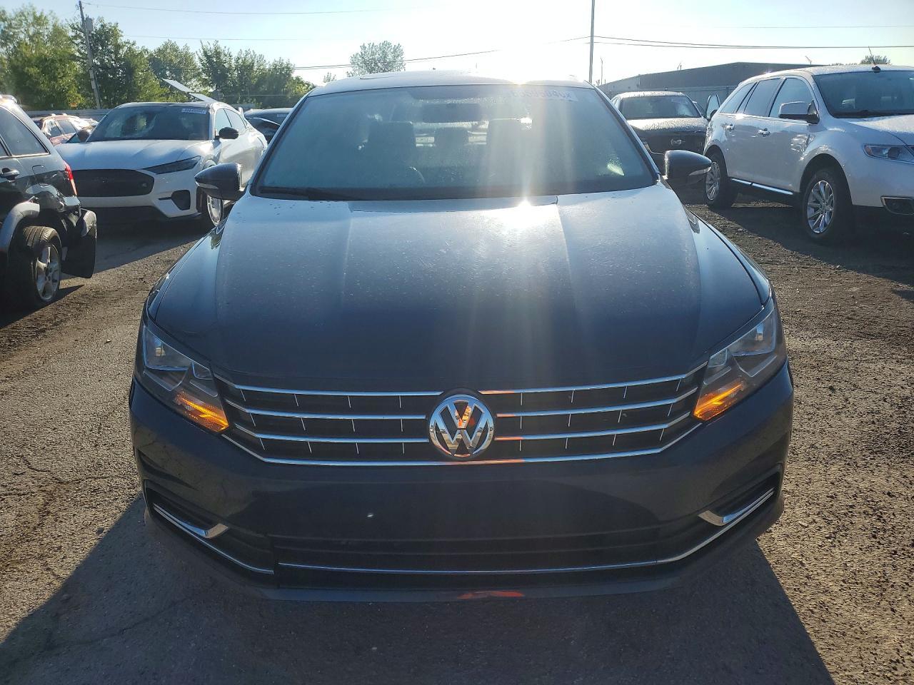 2019 Volkswagen Passat Wolfsburg - Image 5