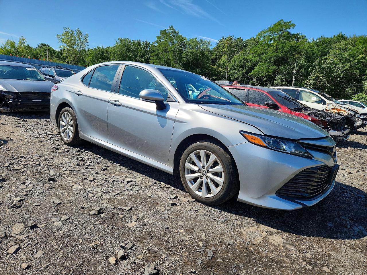 2020 Toyota Camry Le - Фото 4