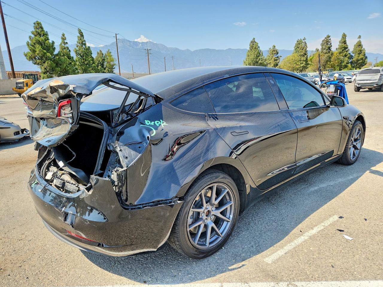 2022 Tesla Model 3 - Фото 3