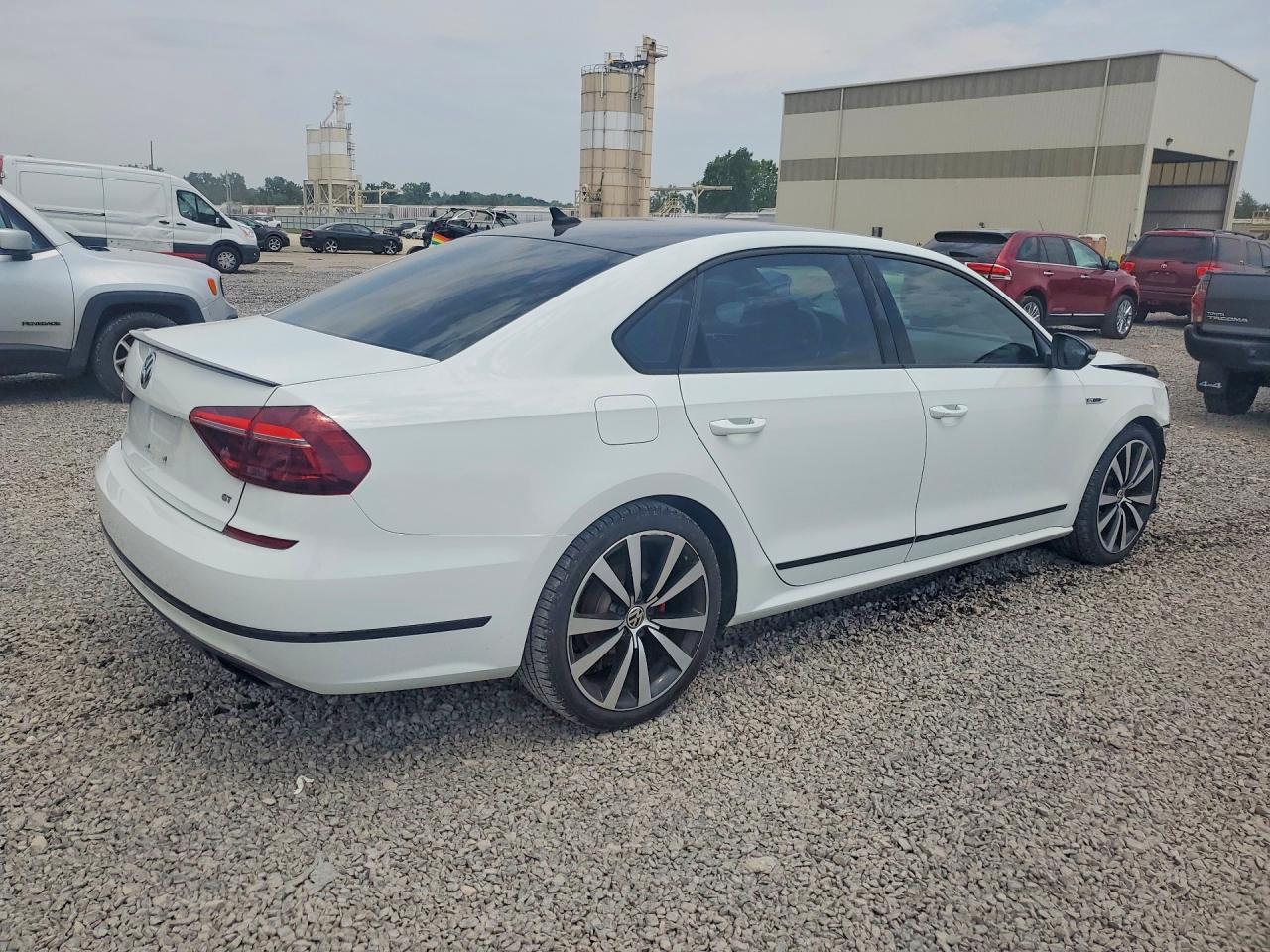 2018 Volkswagen Passat Gt - Фото 3