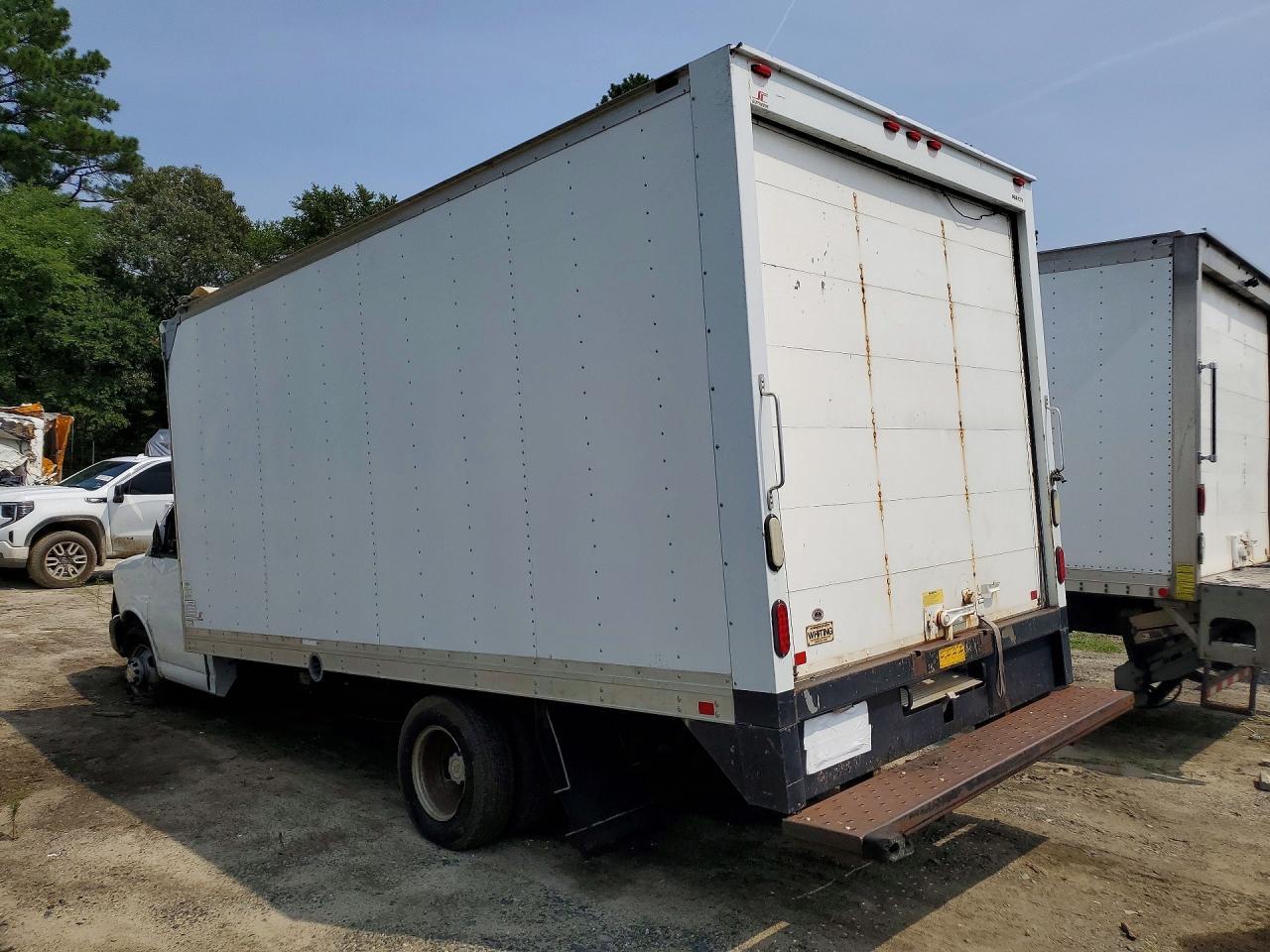 2014 Chevrolet Express Box Truck - Фото 2