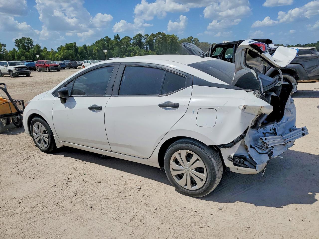 2021 Nissan Versa S - Image 2