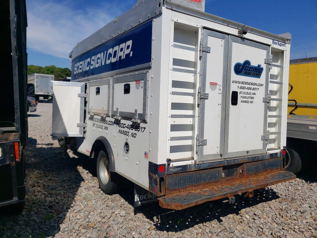 2017 Chevrolet Express G4500 - Image 2
