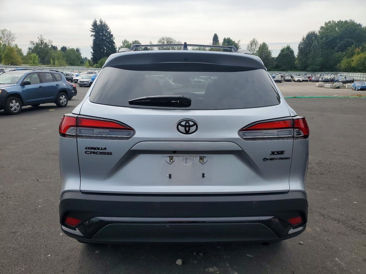 2025 Toyota Corolla Cross Hybrid Xse - Image 6
