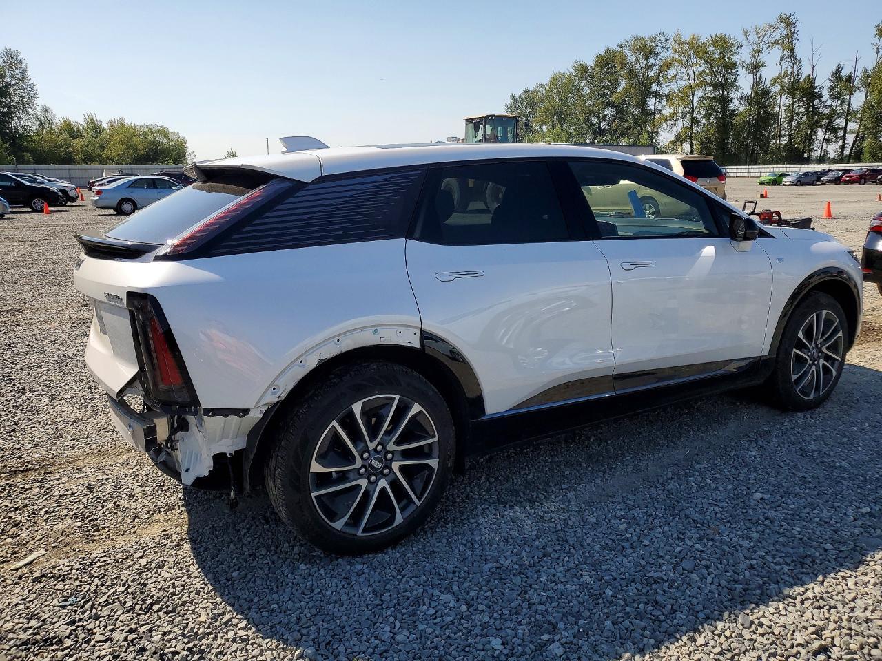 2025 Cadillac Optiq Sport - Фото 3