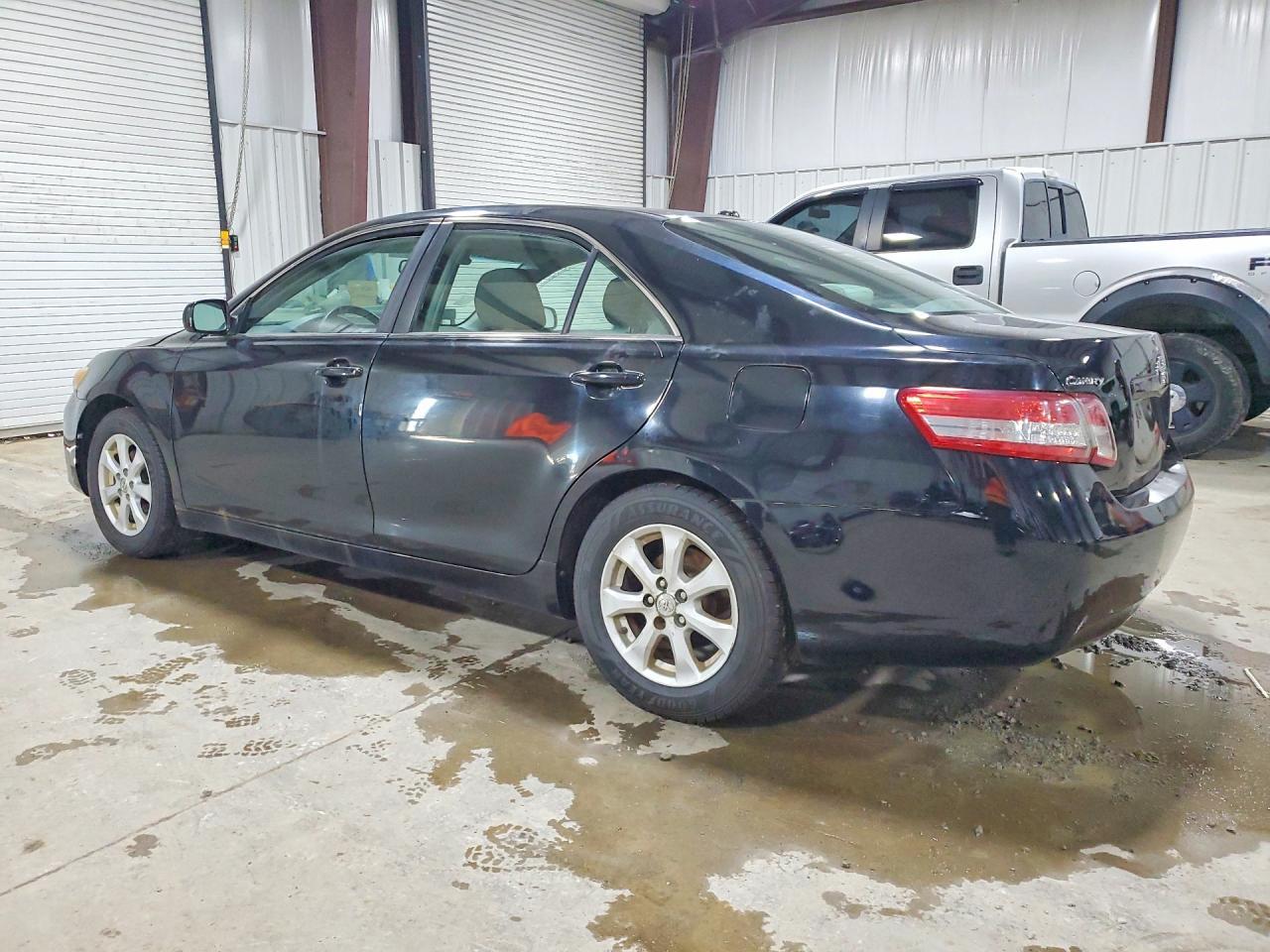 2011 Toyota Camry Le - Фото 2