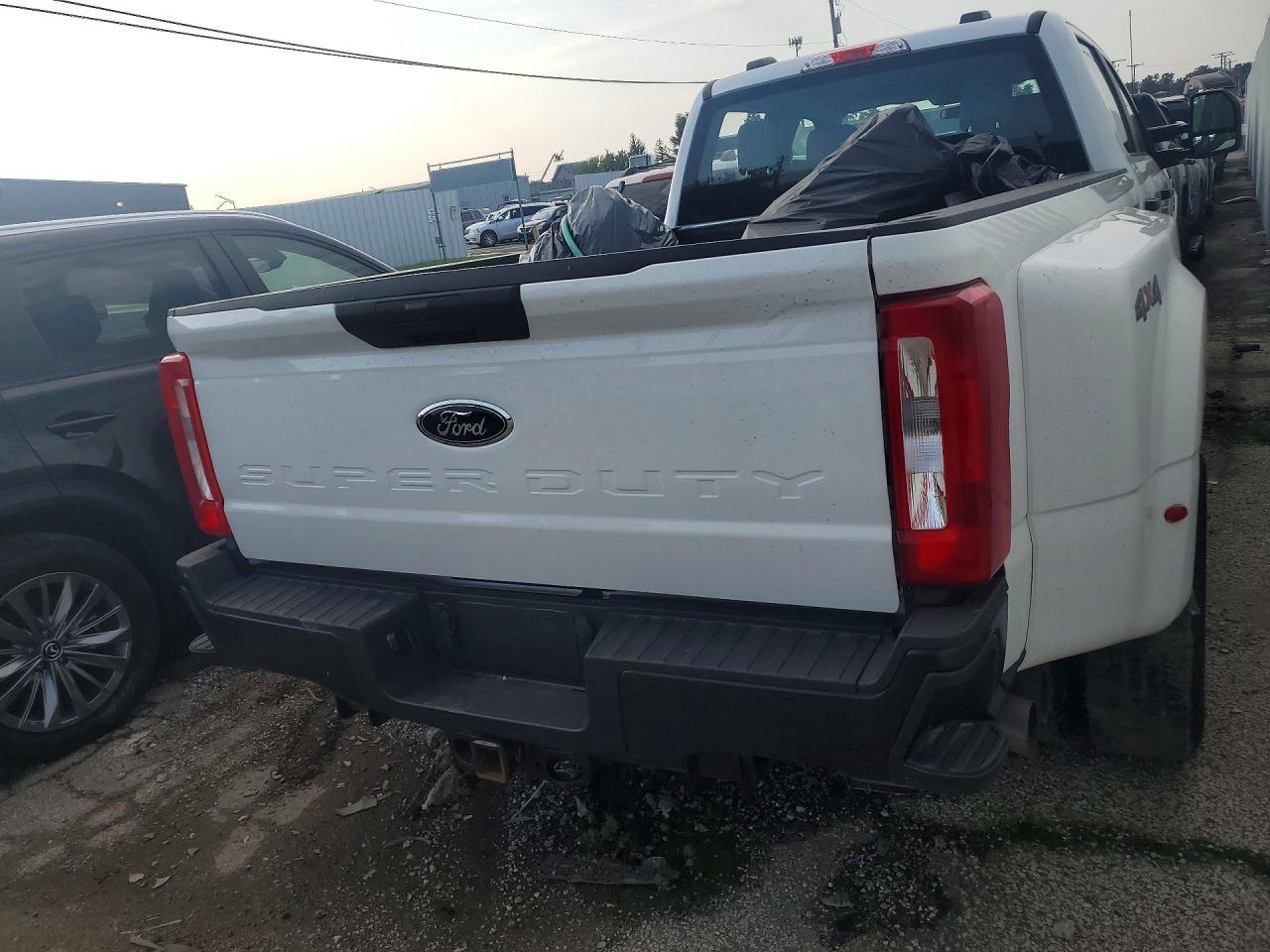 2025 Ford F350 Super Duty - Image 3