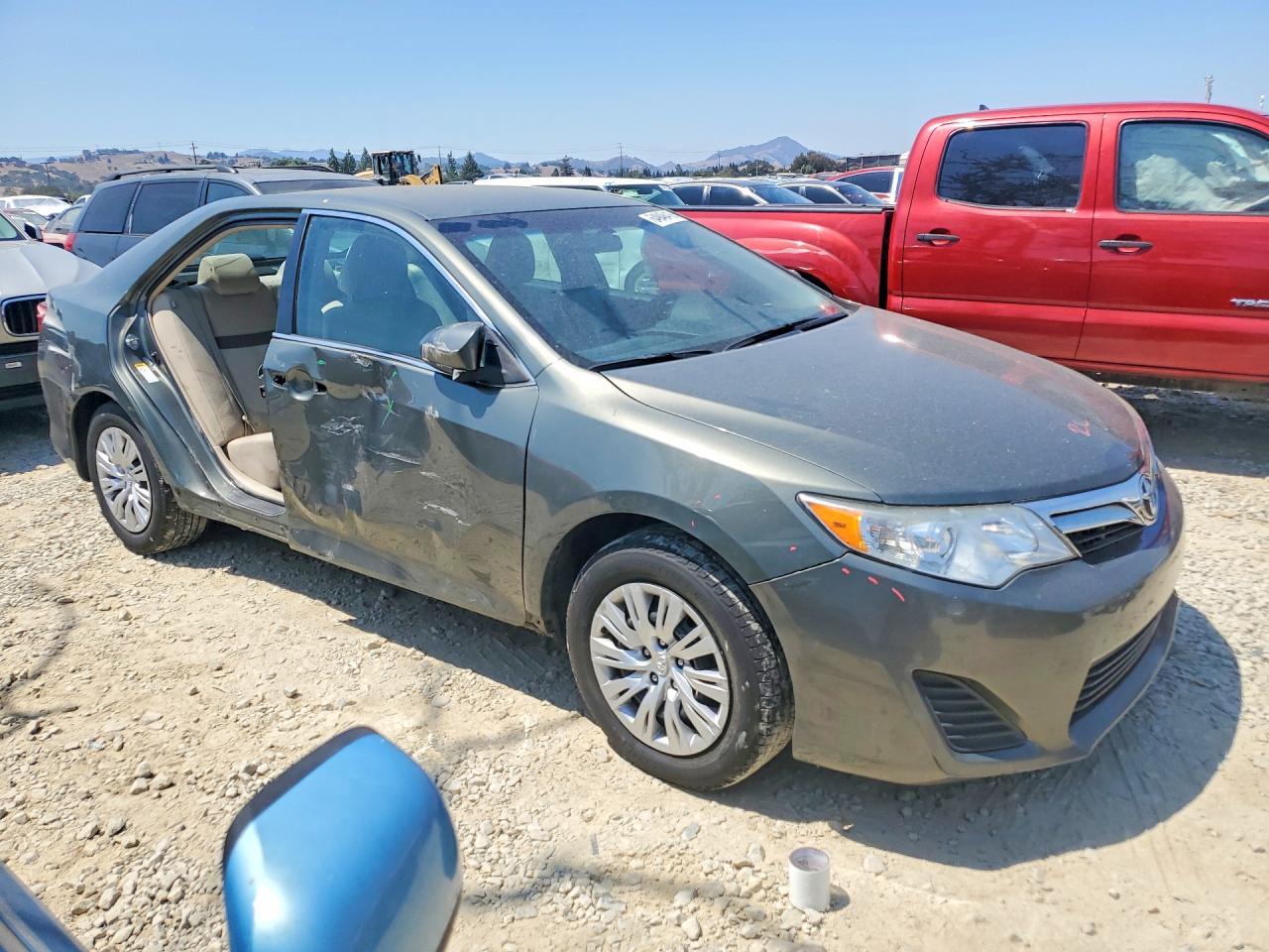 2013 Toyota Camry Le - Фото 4