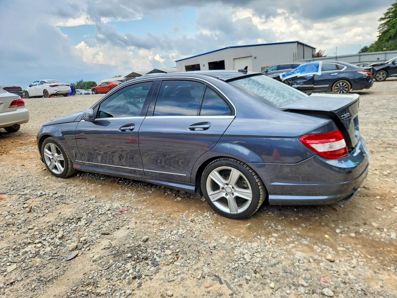 2010 Mercedes-Benz C 300 - Фото 2