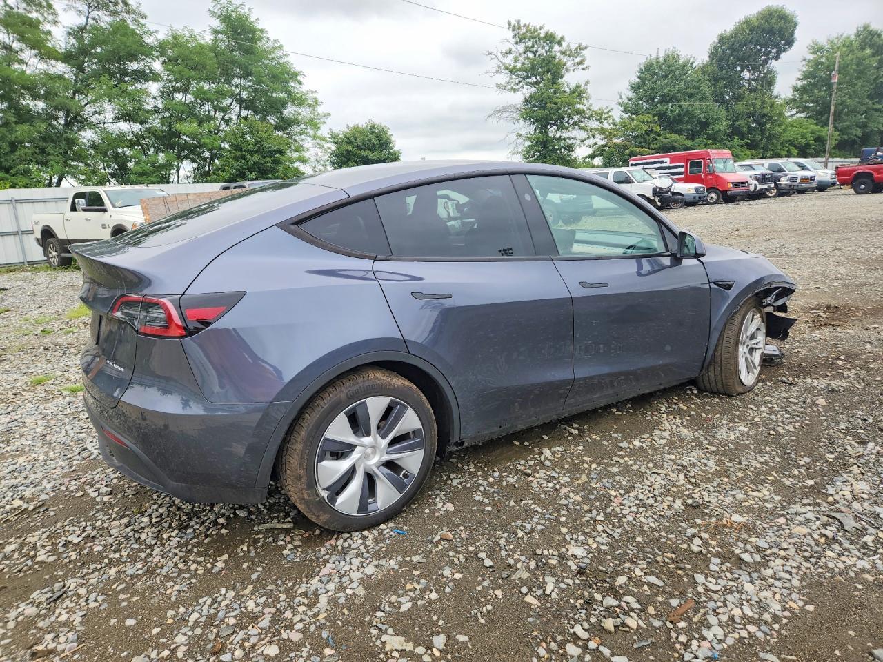 2023 Tesla Model Y - Image 3