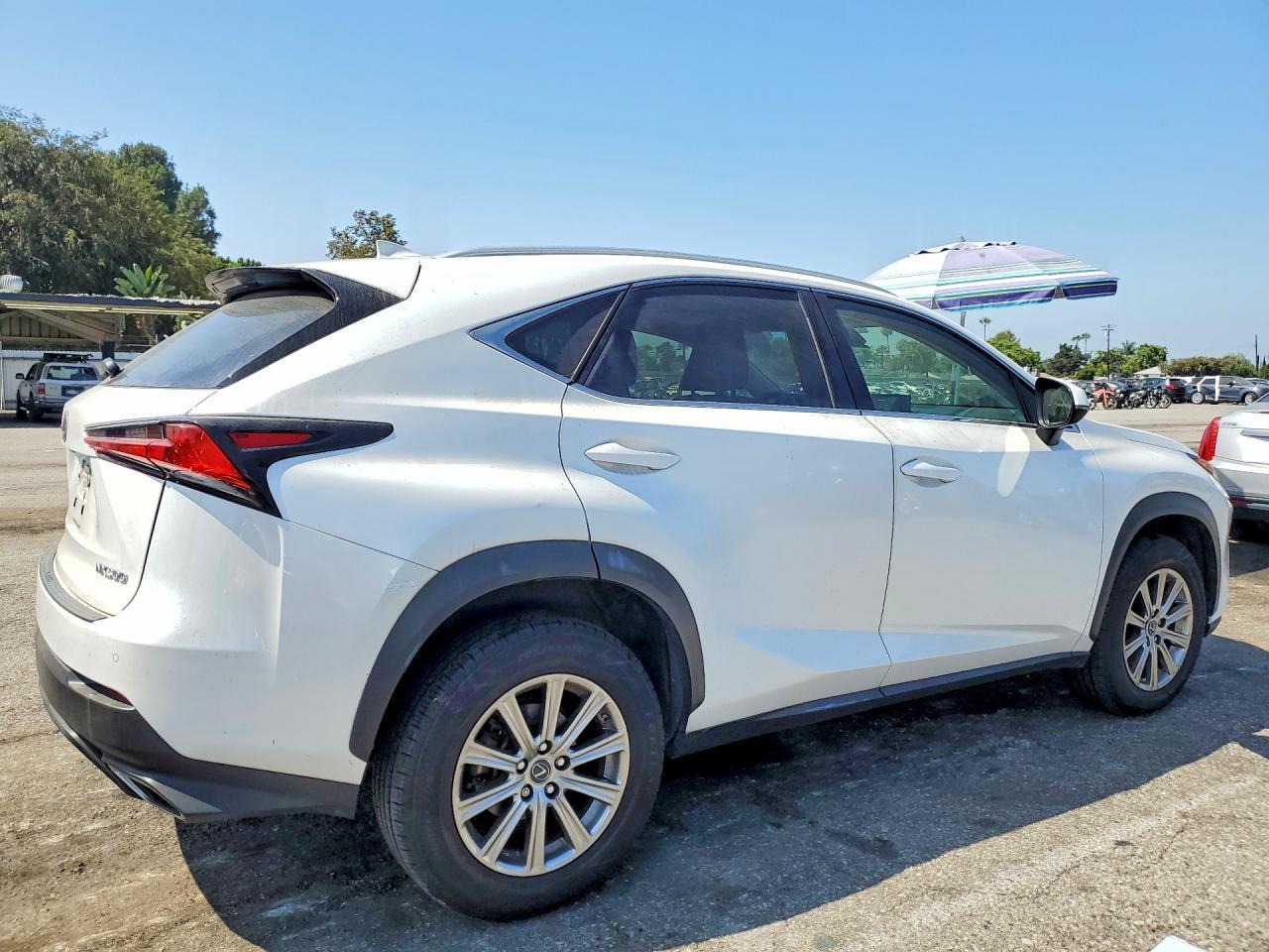 2020 Lexus Nx 300 - Фото 3