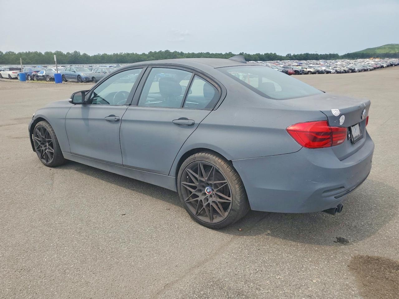 2018 BMW 330 Xi - Image 2