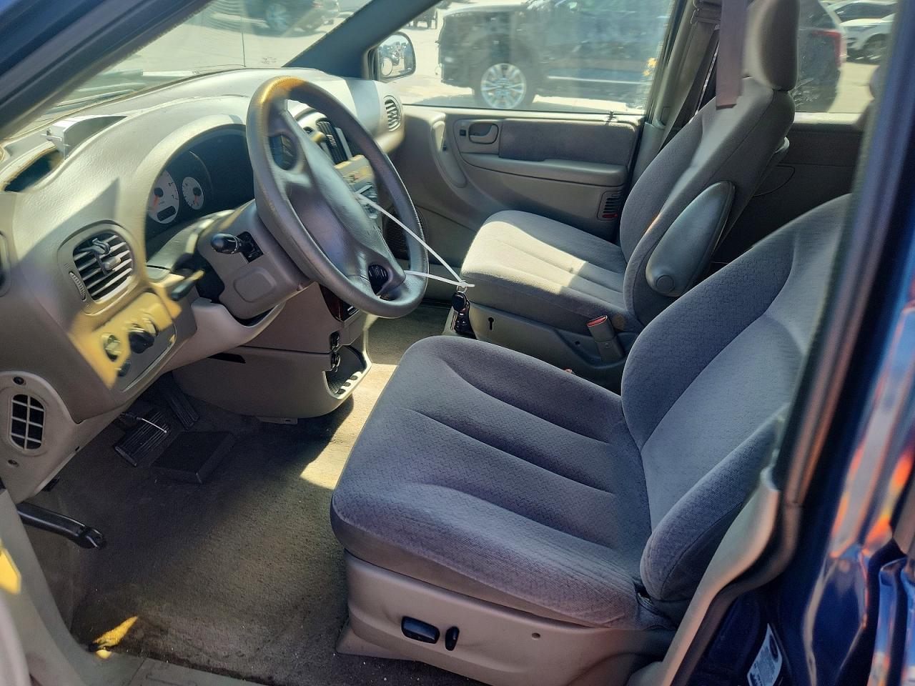 2001 Chrysler Town & Country Ex - Image 7