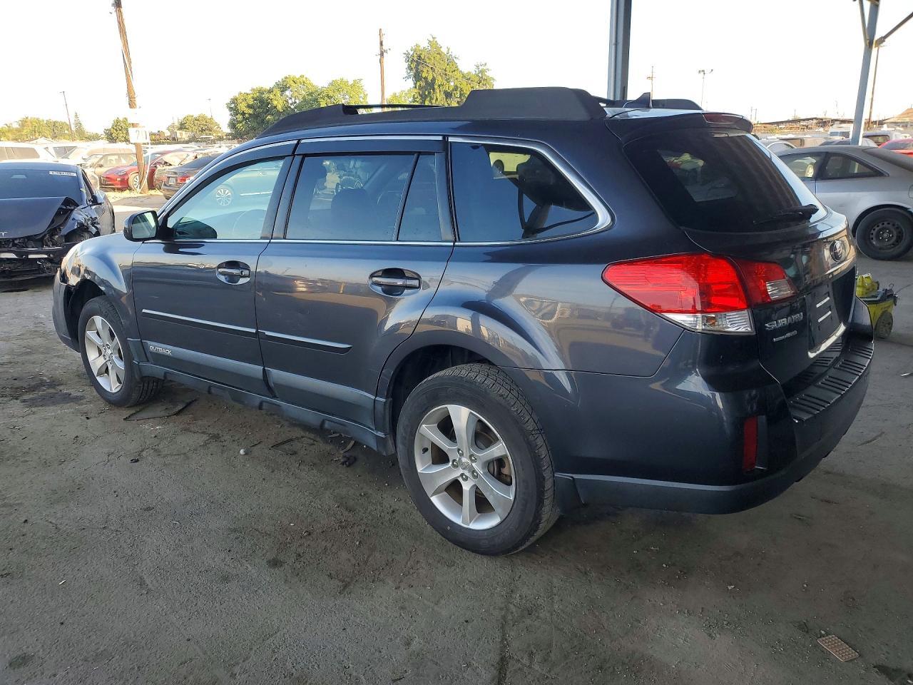 2013 Subaru Outback 2.5I Limited - Фото 2