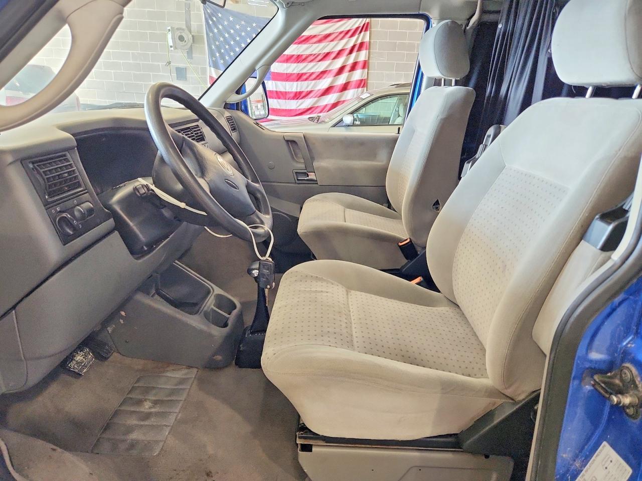 2001 Volkswagen Eurovan Mv - Фото 7
