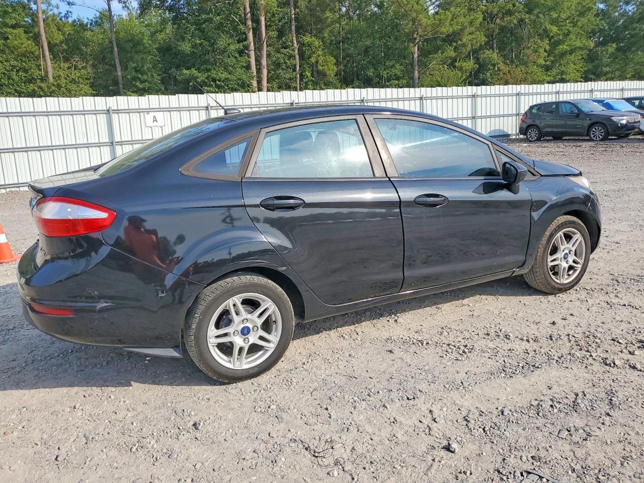 2018 Ford Fiesta Se - Image 3