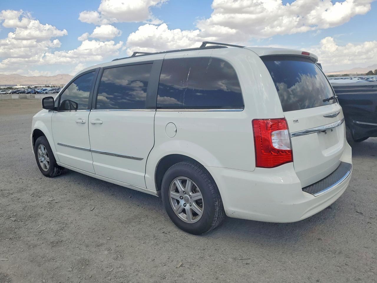2012 Chrysler Town & Country Touring - Image 2
